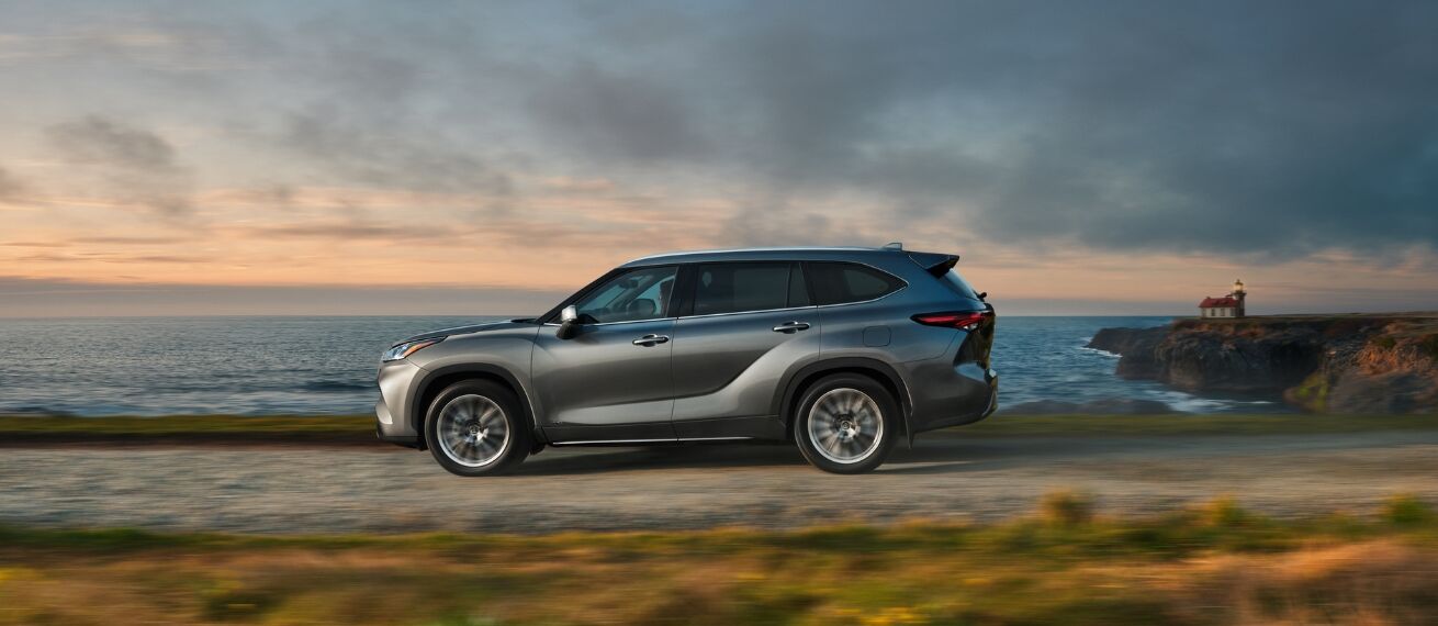 FIXIP STUDIO und Auto-Fotograf Caleb Kuhl realisieren die TOYOTA HIGHLANDER HYBRID 25th Edition Kampagne