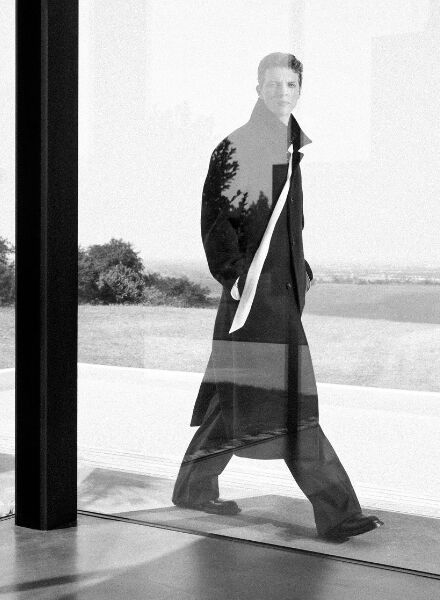 Byron MOLLINEDO c/o KRISTINA KORB fotografiert das deutsche Male Model Tim Schumacher für MYTHERESA Herbst/Winter '24 