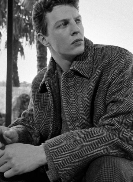 Byron MOLLINEDO c/o KRISTINA KORB fotografiert das deutsche Male Model Tim Schumacher für MYTHERESA Herbst/Winter '24 
