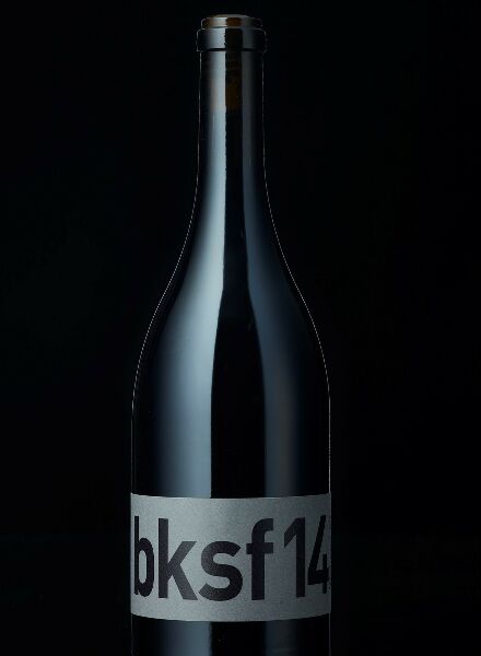 WEINGUT 5 - Pinot Noir Manufaktur with new stills by Thomas BALZER c/o HAUSER FOTOGRAFEN