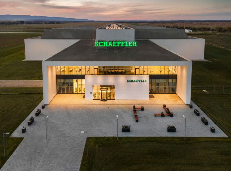 DOMINIK OBERTREIS : fotografiert CORPORATE BILDERPOOL für SCHAEFFLER - wir bieten Dir aif GoSee.News einen Blick hinter die Kulissen der Maschinenbauindustrie