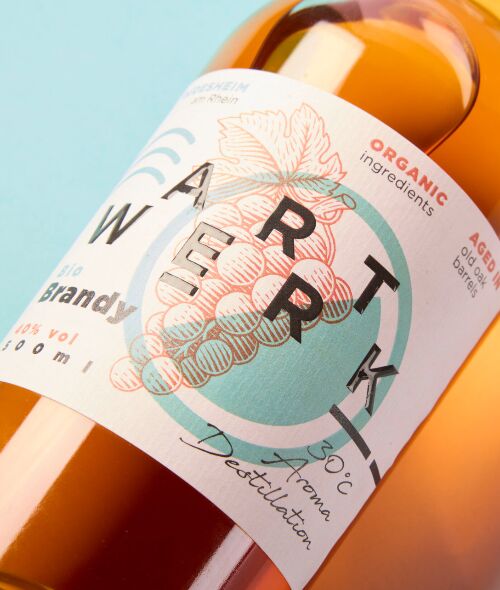ARTWERK Bio Brandy mit Stills von Christian LOHFINK c/o UPFRONT