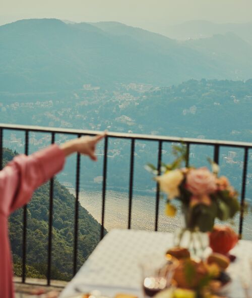 Dreaming with a view of Lake Como - Chiara BONETTI c/o JULIA WALDMANN photographs the VILLA JOLANDA for RESTÉ Italy