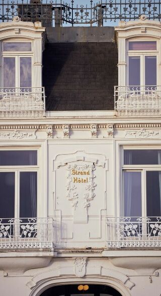 Dream Hotel on the Elbe – STRANDHOTEL BLANKENESE photographed by Brita SÖNNICHSEN c/o NERGER M&O