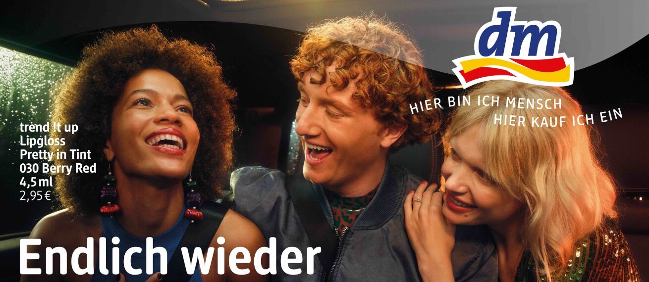 'Endlich wieder ... ' - Fotograf Johannes MINK und Stylistin Christina HOLZUM feierten für DM die Vorweihnachtszeit, beide Artists c/o KLAUS STIEGEMEYER ..... und trefft KLAUS STIEGEMEIER erneut als Aussteller auf der UPDATE-25-BERLIN