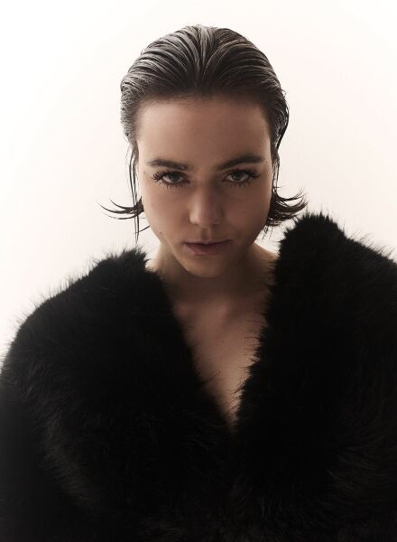 Uppercut - Sarah STORCH c/o DOUBLE T photographs actress Luise Grossmann