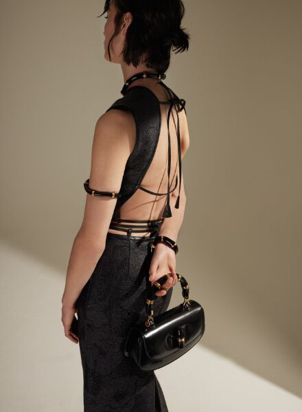 Tina Luther photographs it-pieces in the form of trendy handbags for GRAZIA magazine – with beauty retouching by the Hamburg-based RETOUCHED-STUDIOS