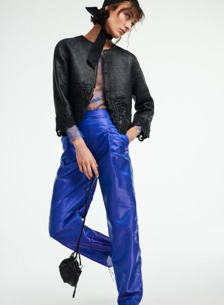 Tina Luther photographs it-pieces in the form of trendy handbags for GRAZIA magazine – with beauty retouching by the Hamburg-based RETOUCHED-STUDIOS