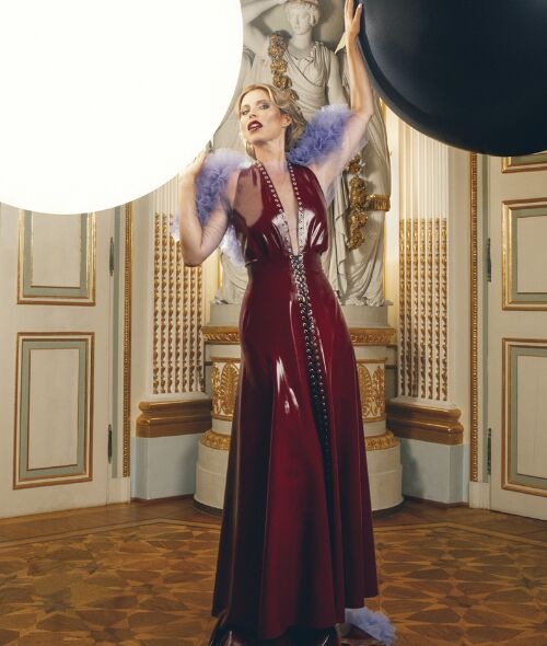 Kiera Chaplin was the beautiful face of the VIENNA AWARDS '24 - perfectly staged by Martina Cerny and her MAKING OF team