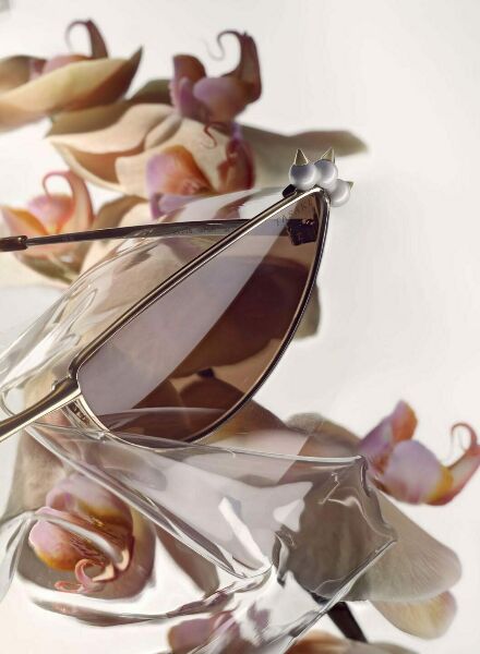 Sculptural Jewelry in Visionary Staging - by Sam HOFMAN c/o MAKING PICTURES .... and meet MAKING PICTURES at UPDATE 25 BERLIN