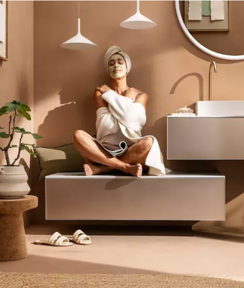 Malte Jäger photographed for HANSGROHE - with the LIGAWEST team consisting of Salome Ebken (Props), Gisela Benzenberg (Fashion), Prop Assistant Deborah Dixkens