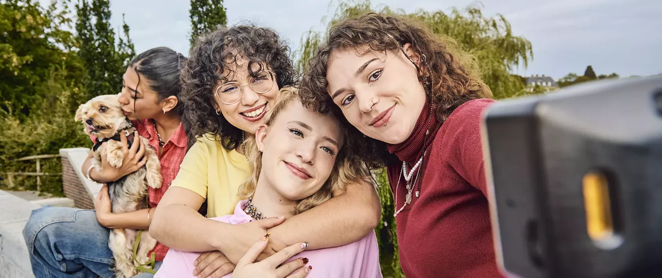 'Girlfriends' - eine freie Arbeit von Fotograf Uwe KREJCI c/o DOUBLE T Photographers