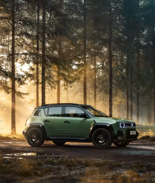Off-road with the Renault 4 Savane 4x4 - RECOM  impresses in hybrid production with CGI in AI for the customer RENAULT