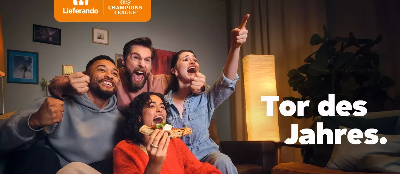 'Auch'n Anlass' (=An occasion too') - Sophie SCHWARZENBERGER c/o JULIA WALDMANN photographs the Champions League campaign for LIEFERANDO