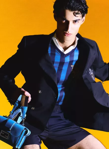 EAST WEST MODELS : Newcomer Anas Sarsari verkörpert 'Liberdade Em Movimento' für die GQ Portugal Mai 2025