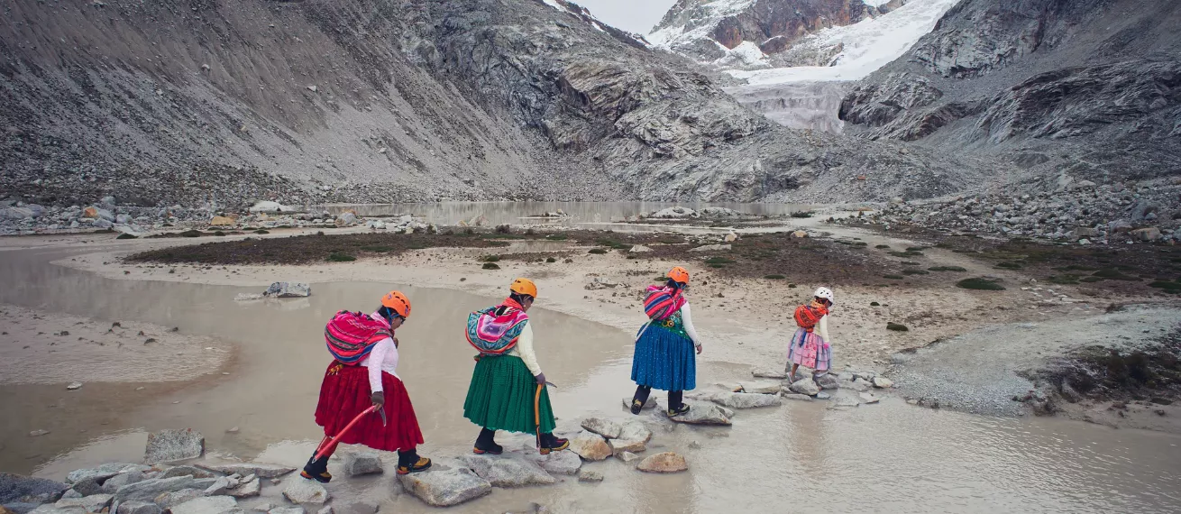 Cholitas - Tobias SCHULT c/o EMEIS DEUBEL portrays the indigenous power women of Bolivia