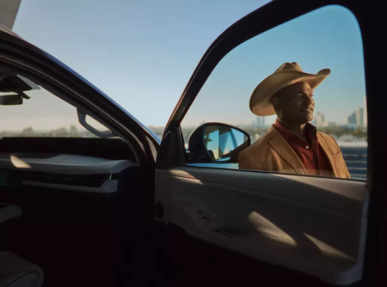 Lars BORGES c/o EMEIS DEUBEL inszenierte den LINCOLN NAVIGATOR on location in Miami
