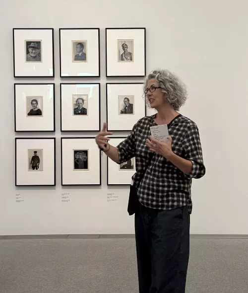 'On View - Begegnungen mit dem Fotografischen' in der Pinakothek der Moderne - Kuratorin Simone Förster über die Kraft fotografischer Momente