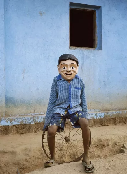 Gauri Gill 'Acts of Appearance' - Masken zwischen Alltag und Traum (Edition Patrick Frey)