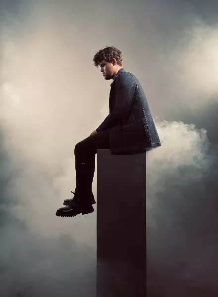 Dressed for Victory! Schachweltmeister Magnus Carlsen ist das Gesicht der G-STAR Herbst 2025 Denim-Kollektion