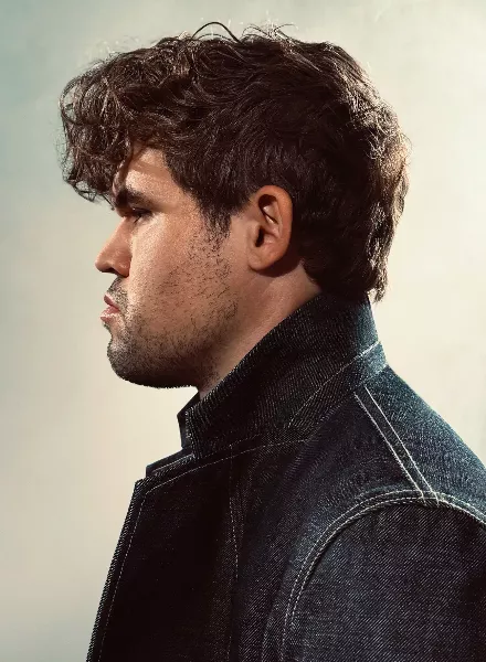 Dressed for Victory! Schachweltmeister Magnus Carlsen ist das Gesicht der G-STAR Herbst 2025 Denim-Kollektion