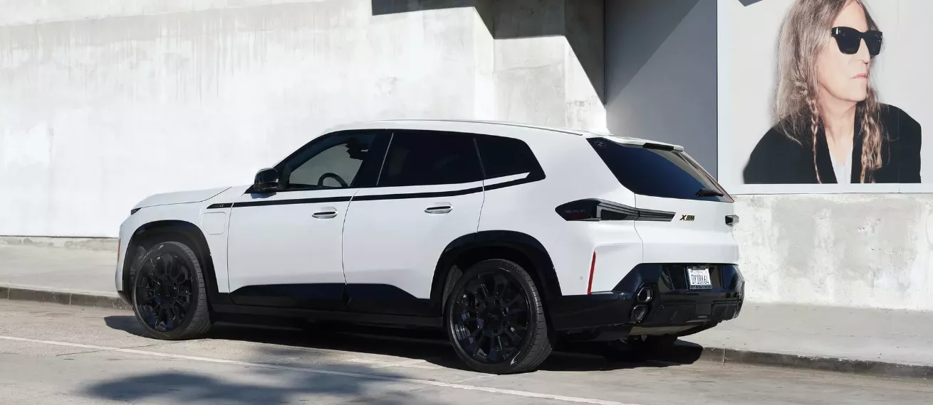 Der BMW XM Hybrid, fotografiert in Los Angeles und Beverly Hills von MARC TRAUTMANN für den Carsharing-Marktplatz TURO