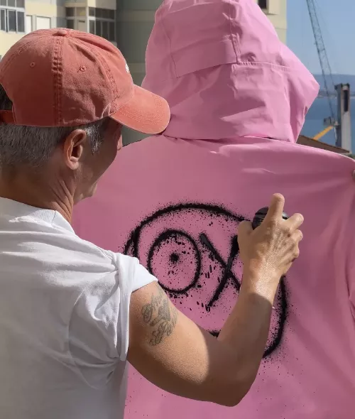 ELHO FREESTYLE startet die Winter-Saison mit einer Special Art Collab mit Graffiti Artist André Saraiva - bold, ice-pink and ready for the cold