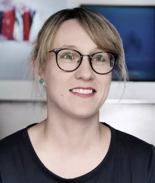 Justine Boltzek, Creative Director bei Banauten, präsentiert uns die Kampagnen für Mercedes-AMG GT2 Edition W16 und 'Iconic Centering' für das Mercedes-Benz Museum