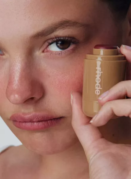 STUDIO MIMI c/o LGA MANAGEMENT photographs a beauty campaign for RHODE