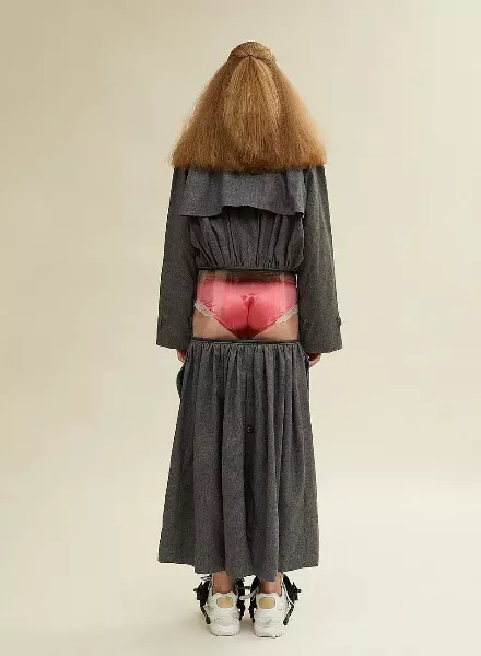'BLOMMERS & SCHUMM - MID-AIR' Eine fragile Balance zwischen Mode, Kunst und Illusion im FOAM Amsterdam