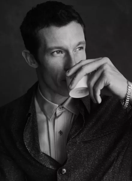Hold the line, it's Callum Turner! - Ben WELLER c/o LGA MANAGEMENT fotografiert den smarten Schauspieler für THE SUNDAY TIMES STYLE