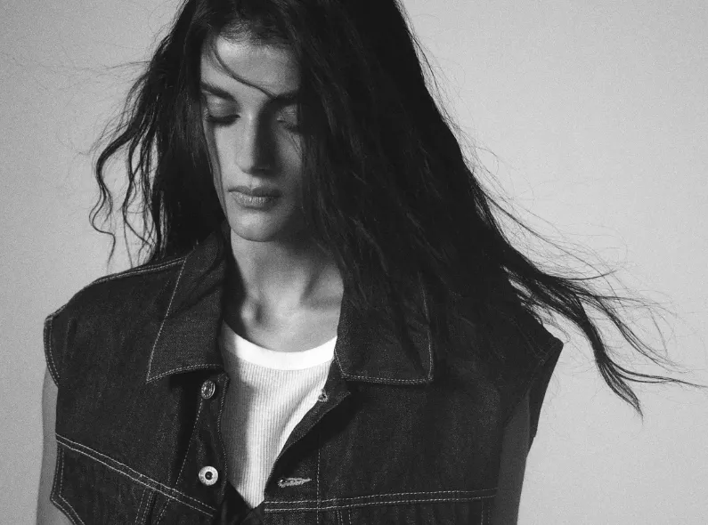 Karishma in NYC - eine freie Arbeit von Cassie ROBINSON c/o ALYSSA PIZER MANAGEMENT  featuring das britische Model Karishma Purohit