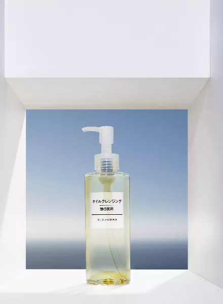 Michael Brunn c/o STILLSTARS photographs for MUJI - Minimalism at its finest