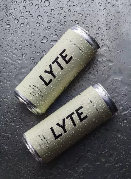Lars Ranek c/o STILLSTARS captures splashes and freshness for the new LYTE campaign
