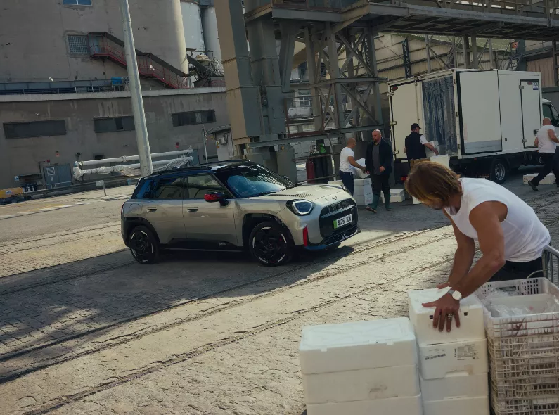 Neu: TIM ADORF, Transportation & Sports Fotograf (Hamburg, Barcelona) und seine stimmungsvolle Kampagne für den MINI ACEMAN