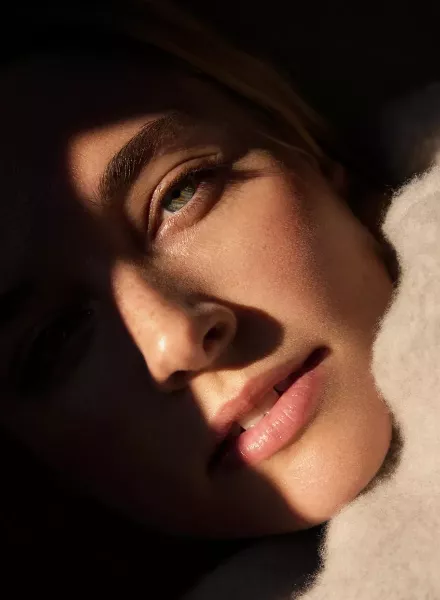 'Feier Deine Grenzen' - Emotion Coverstory mit Schauspielerin Svenja Jung von Tina Luther c/o BIRGIT STÖVER ARTISTS