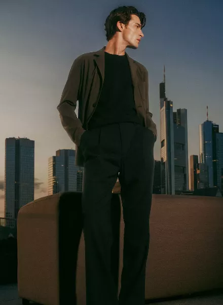 DIGEL Move Collection – inszeniert zwischen Hochhäusern, mit Rooftop Feeling und urbaner Leichtigkeit von Christoph Klutsch c/o KRISTINA KORB