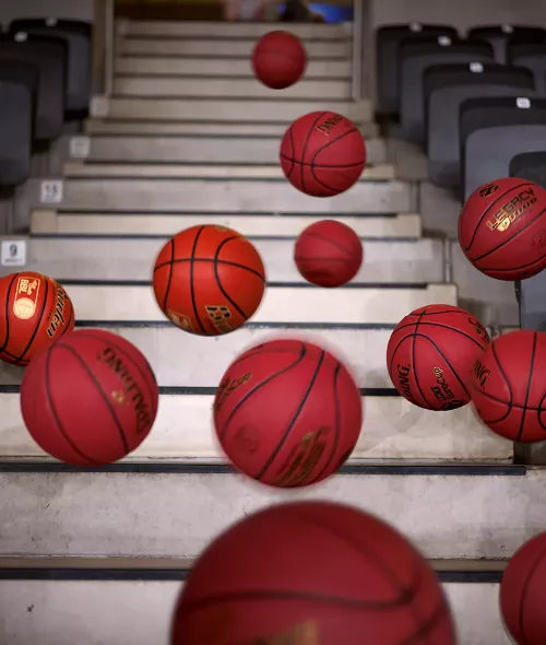 Anatol Kotte photographs former basketball player and recipient of the Order of Merit of the Federal Republic of Germany, Marvin Willoughby, for the Popular section of the Hamburger Abendblatt