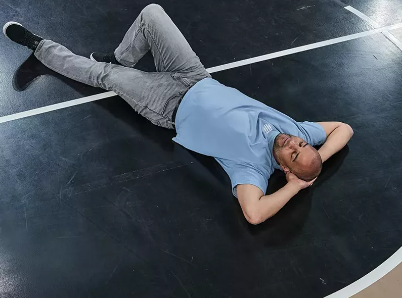 Anatol Kotte photographs former basketball player and recipient of the Order of Merit of the Federal Republic of Germany, Marvin Willoughby, for the Popular section of the Hamburger Abendblatt