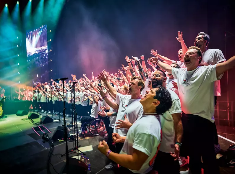 70 men – one choir – none of them can sing! – Anatol Kotte c/o Kristina Korb photographs the 'Hamburger Goldkehlchen' for the magazine Der Hamburger