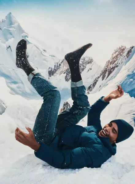 Tavinho Costa photographs for FALKE - also present in the snowy chaos are Elena Köhler (Hair & Makeup) and Salome Ebken (Set Design), both artists c/o LIGAWEST
