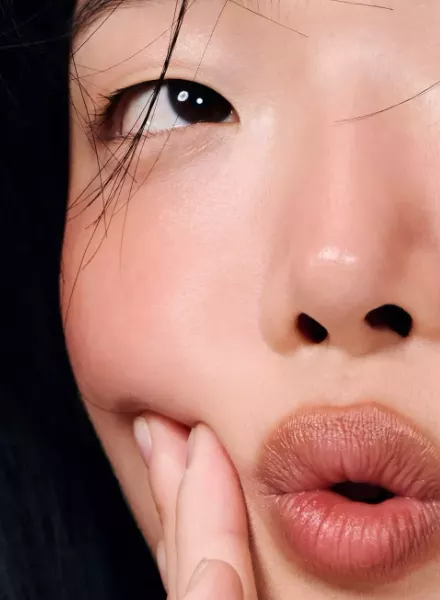 Von Pocket Blush bis Peptide Lip Shape - BETINA DU TOIT fotografiert eine weitere Kampagne für RHODE