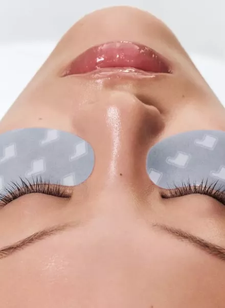 Von Pocket Blush bis Peptide Lip Shape - BETINA DU TOIT fotografiert eine weitere Kampagne für RHODE