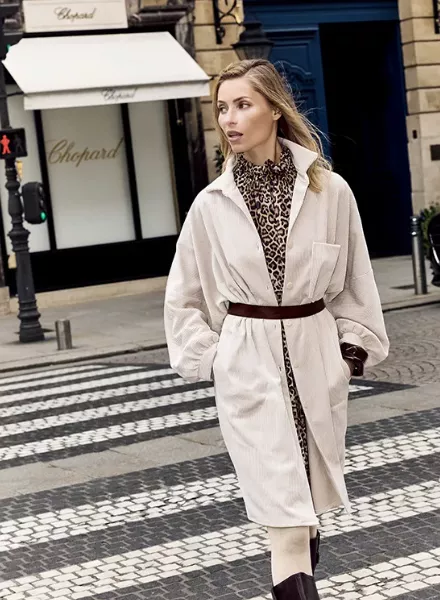 Feminine Power mit Charakter - Sacha Tassilo Höchstetter fotografiert die aktuelle Ana Alcazar Kampagne HW 25-26 in Paris