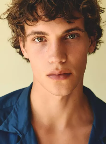 Big Run. Bigger Moment. - EAST WEST MODELS präsentiert Male Model Tim Wolf für Giorgio Armani Herbst/Winter 26/27