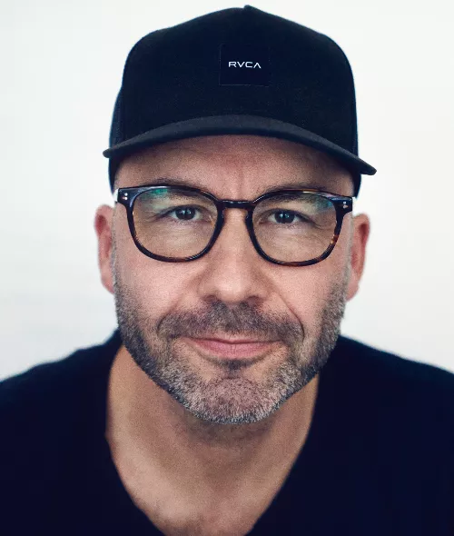 Telekom ‘Lift’s You Up’ Campaign for Saatchi Germany: Markus Mueller on Meh Moments and the Power of the In-Between