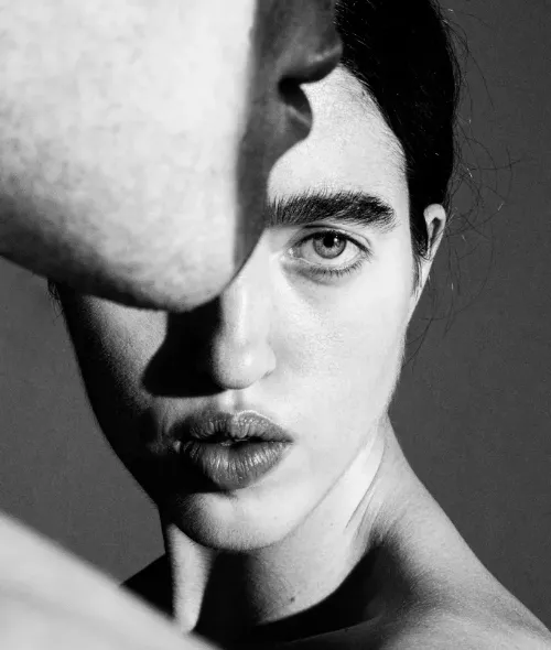 THE OPÉRA ‘Mythos’ - versammelt internationale Nude-Positionen - eine poetische Reise durch Körper, Seele und Ursprung