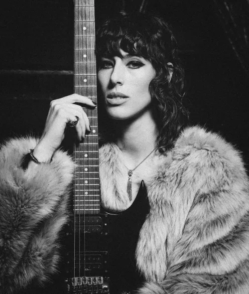 'Rockstar' -  Tina Luther fotografierte für die Grazia #23, drei Motive auf gosee.news