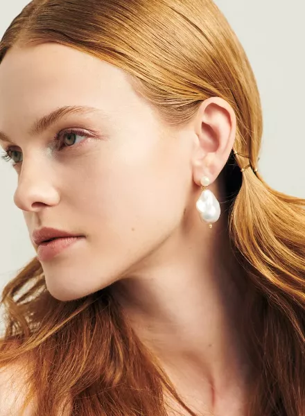 SARAH STORCH fotografiert Esther Lomb und filigrane Jewelry Pieces für STUDIO ENA