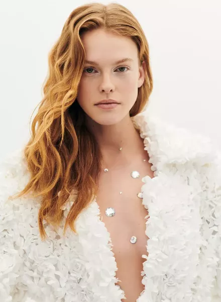 SARAH STORCH fotografiert Esther Lomb und filigrane Jewelry Pieces für STUDIO ENA